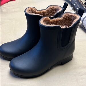 Chooka Black Ankle Boots with Tan Lining sz 6